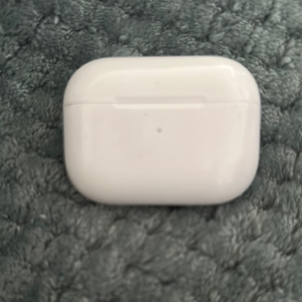 White Wireless Earbuds Apple AirPod pro